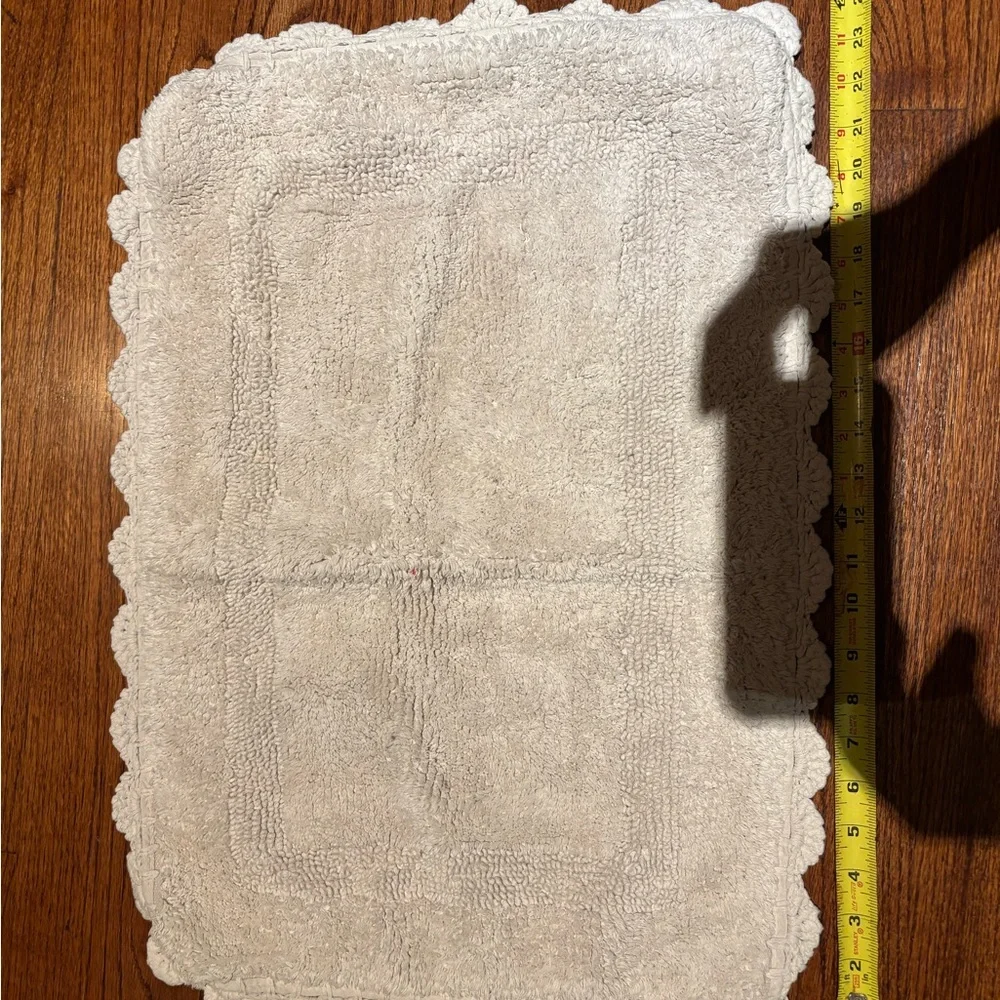 Elegant Cream Bath Mat Set